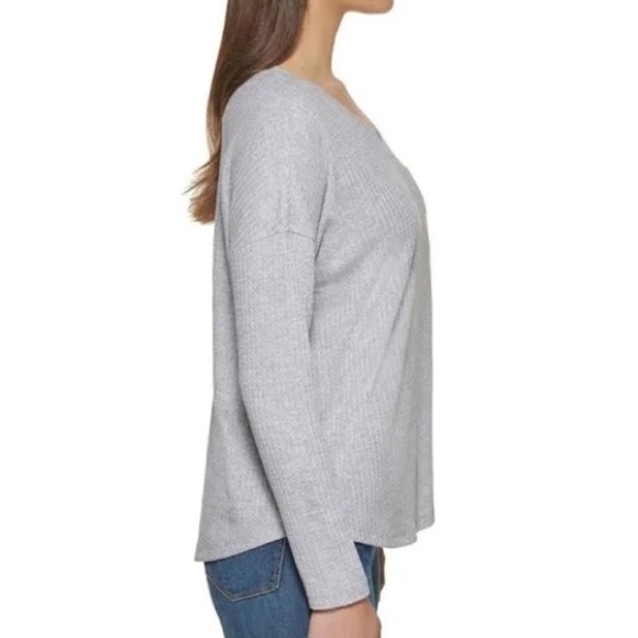 NWT Calvin Klein Lightweight Oversized V-Neck Waffle Knit Long Sleeve Top - Picture 2 of 10